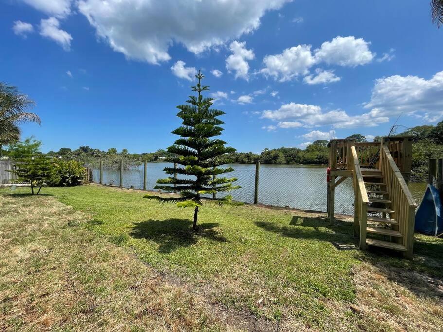 Merrit Island Waterfront House Lots Of Parking Villa Merritt Island Esterno foto